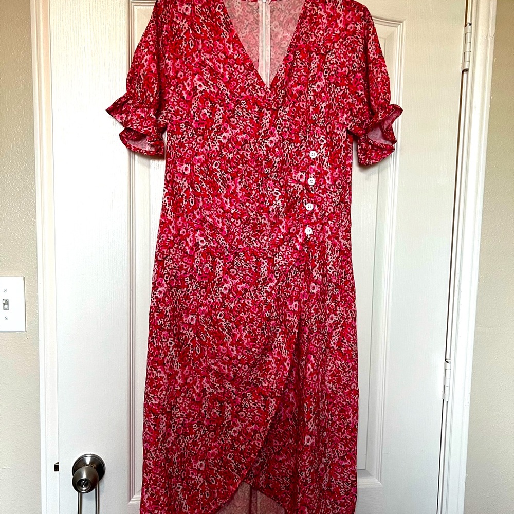 This is so cute.  I did not like the way it fit me but loved the dress.